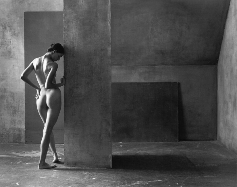 El cuerpo femenino y la geometría en la obra del fotógrafo Christian Coigny