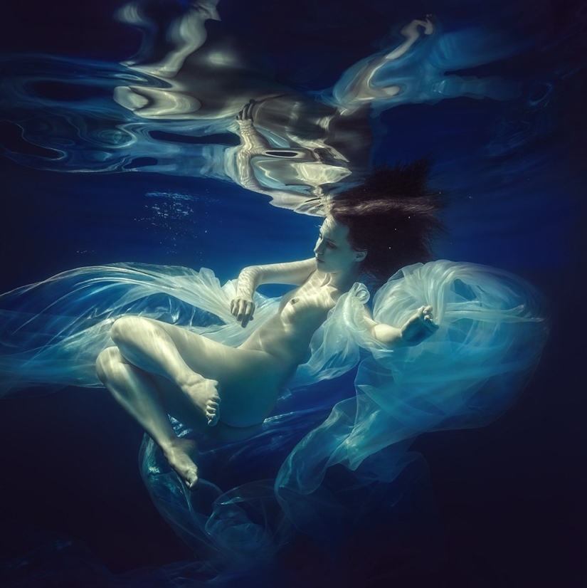 El elemento agua y la belleza del cuerpo femenino en las fotografías de Dmitry Laudin El elemento agua y la belleza del cuerpo femenino en las fotografías de Dmitry Laudin