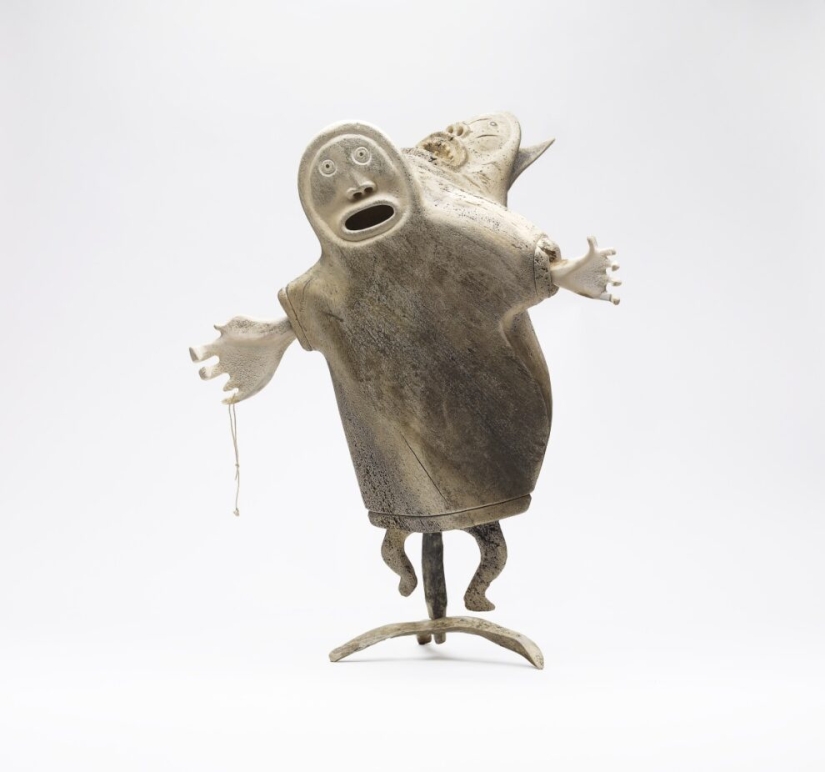 El esquimal Karu Ashevak y sus locas pero atractivas figuras de chamanes y espíritus El esquimal Karu Ashevak y sus locas pero atractivas figuras de chamanes y espíritus