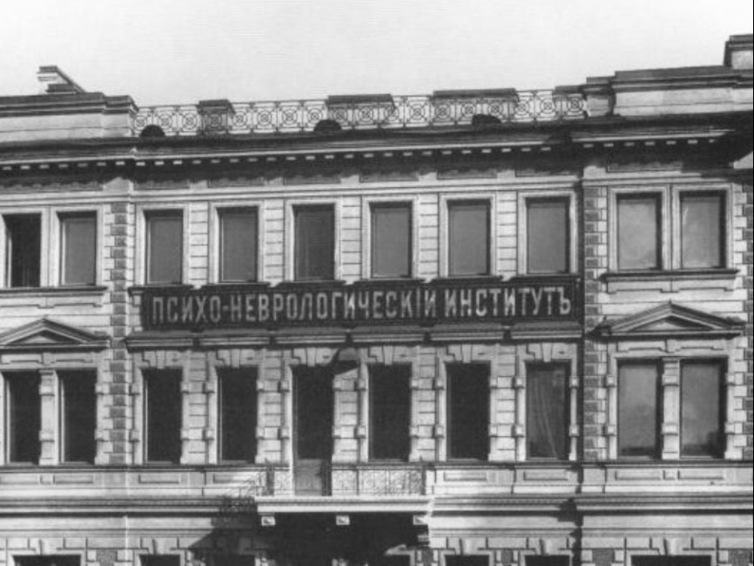 El estafador Konstantin Korovko es el prototipo de la millonaria clandestina Koreiko del Becerro de Oro El estafador Konstantin Korovko es el prototipo de la millonaria clandestina Koreiko del Becerro de Oro