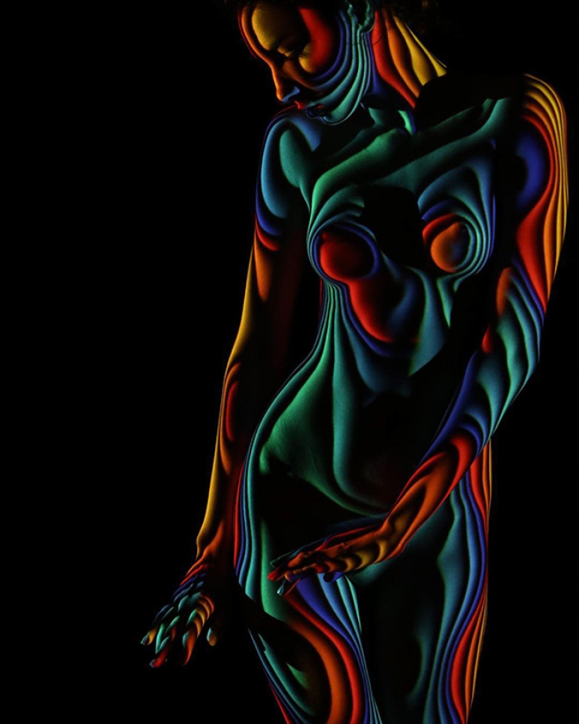 El fotógrafo francés vistió a sus modelos de luz, sombra y nada más