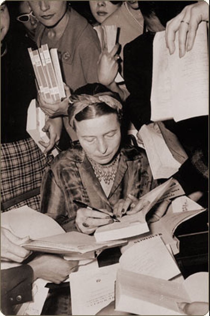 El harén masculino de Simone de Beauvoir: tres hombres en la vida de la fundadora del feminismo El harén masculino de Simone de Beauvoir: tres hombres en la vida de la fundadora del feminismo