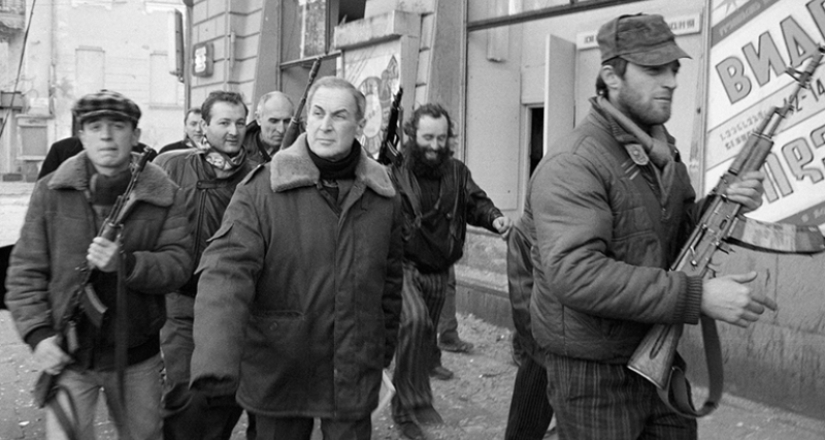 El ladrón más inusual en la ley Jaba Ioseliani y su ejército "Mkhedrioni" El ladrón más inusual en la ley Jaba Ioseliani y su ejército "Mkhedrioni"