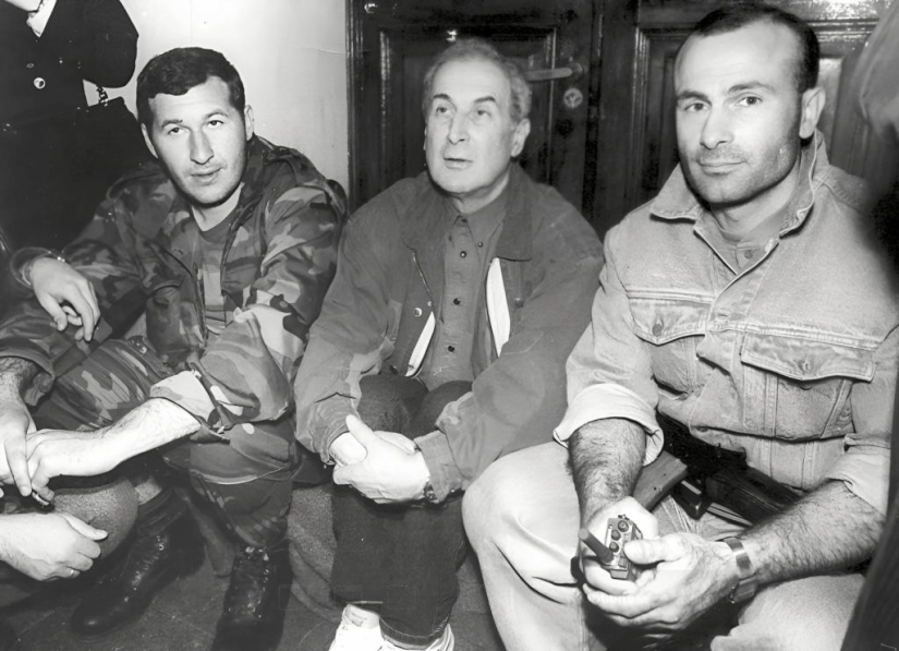 El ladrón más inusual en la ley Jaba Ioseliani y su ejército "Mkhedrioni" El ladrón más inusual en la ley Jaba Ioseliani y su ejército "Mkhedrioni"