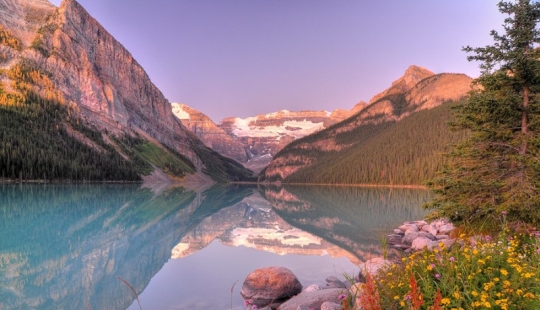 El lago Louise es un lugar extraordinariamente hermoso El lago Louise es un lugar extraordinariamente hermoso