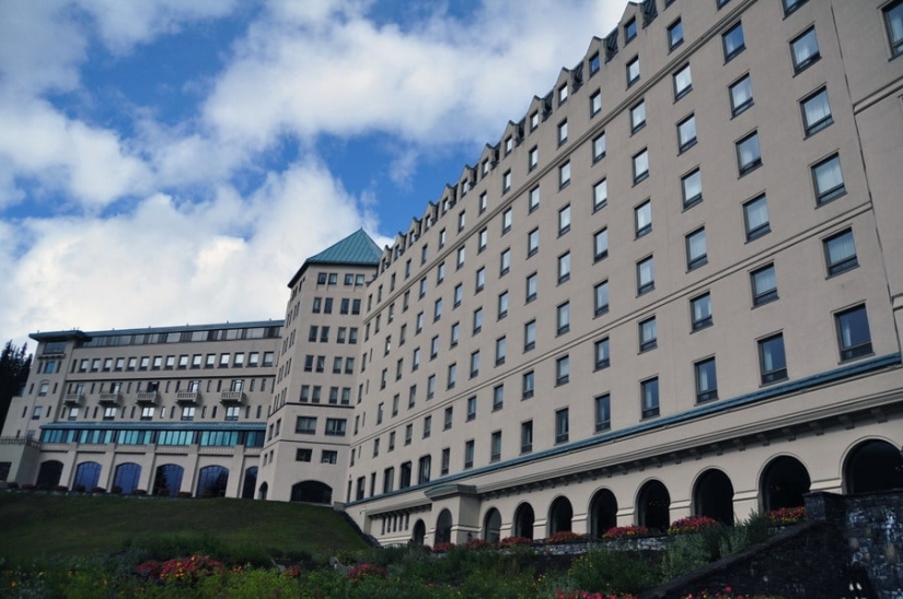 El lago Louise es un lugar extraordinariamente hermoso