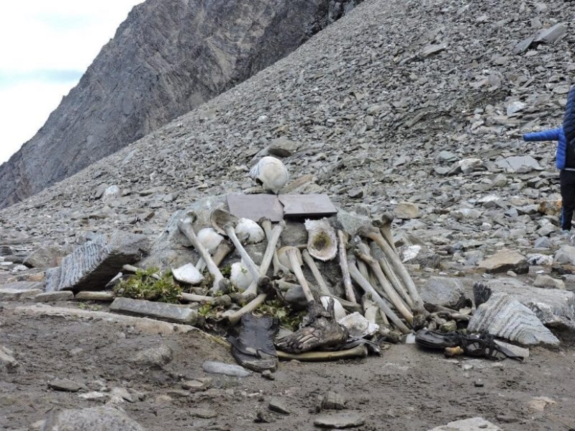 El lago Roopkund del Himalaya es un cementerio de 500 personas, que guarda su secreto El lago Roopkund del Himalaya es un cementerio de 500 personas, que guarda su secreto