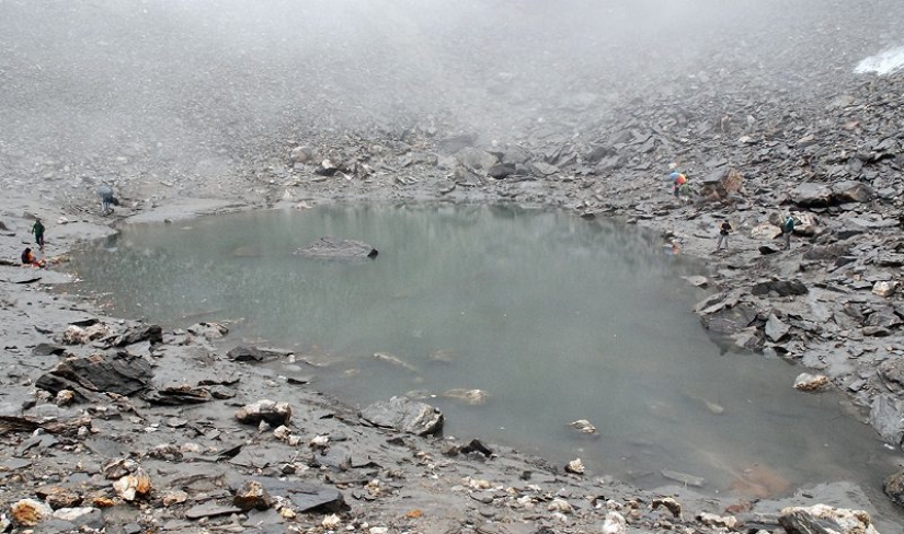 El lago Roopkund del Himalaya es un cementerio de 500 personas, que guarda su secreto El lago Roopkund del Himalaya es un cementerio de 500 personas, que guarda su secreto
