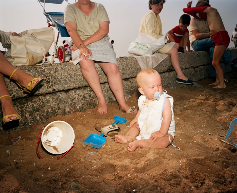 El último recurso: El Gris de la Clase Obrera Británica por Martin Parr El último recurso: El Gris de la Clase Obrera Británica por Martin Parr