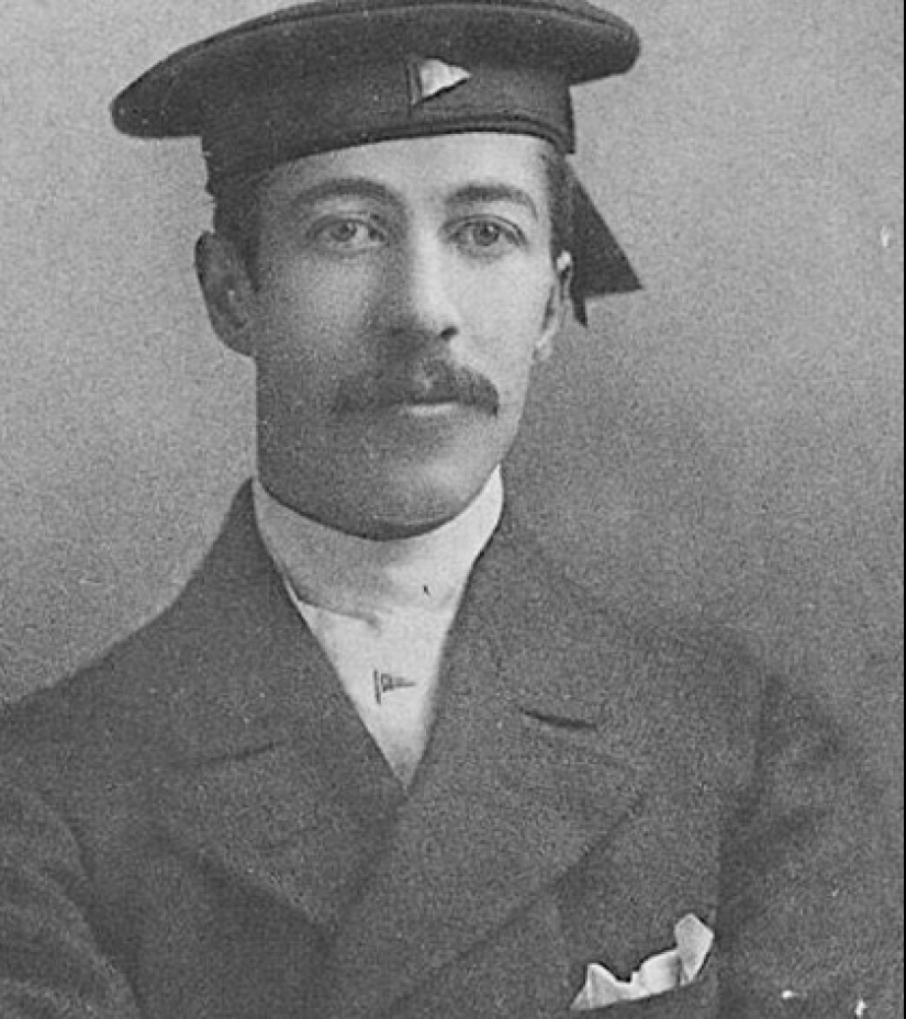 El marqués loco Henry Cyril Paget y su "Teatro de la alegría" El marqués loco Henry Cyril Paget y su "Teatro de la alegría"