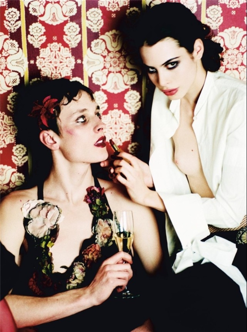 El misterio de la feminidad en fotografías eróticas de Ellen von Unwerth