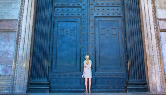 El misterio de las puertas del Panteón, que pesan 17 toneladas pero pueden ser abiertas por una sola persona