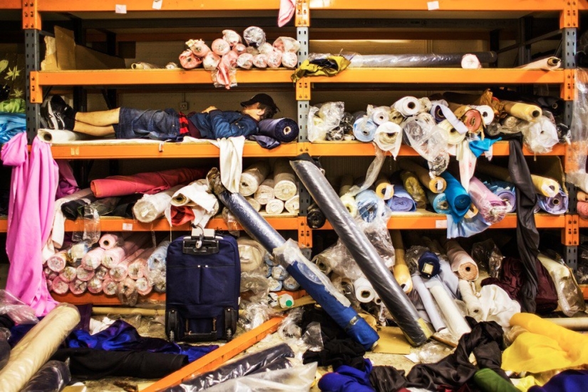 El mundo de las okupas londinenses y sus habitantes en el proyecto fotográfico de Corinna Kern