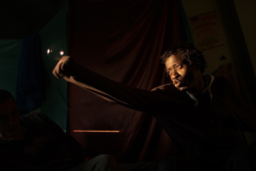 El mundo de las okupas londinenses y sus habitantes en el proyecto fotográfico de Corinna Kern