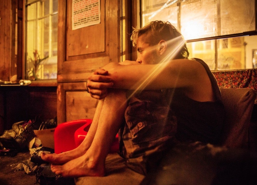 El mundo de las okupas londinenses y sus habitantes en el proyecto fotográfico de Corinna Kern