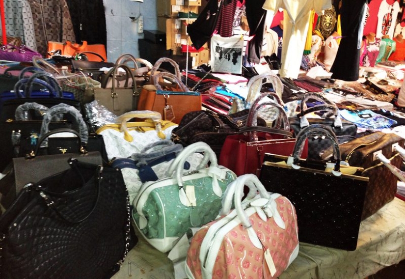 "El pueblo es también un pueblo en África" : 12 errores de moda que cometen las mujeres provinciales "El pueblo es también un pueblo en África" : 12 errores de moda que cometen las mujeres provinciales