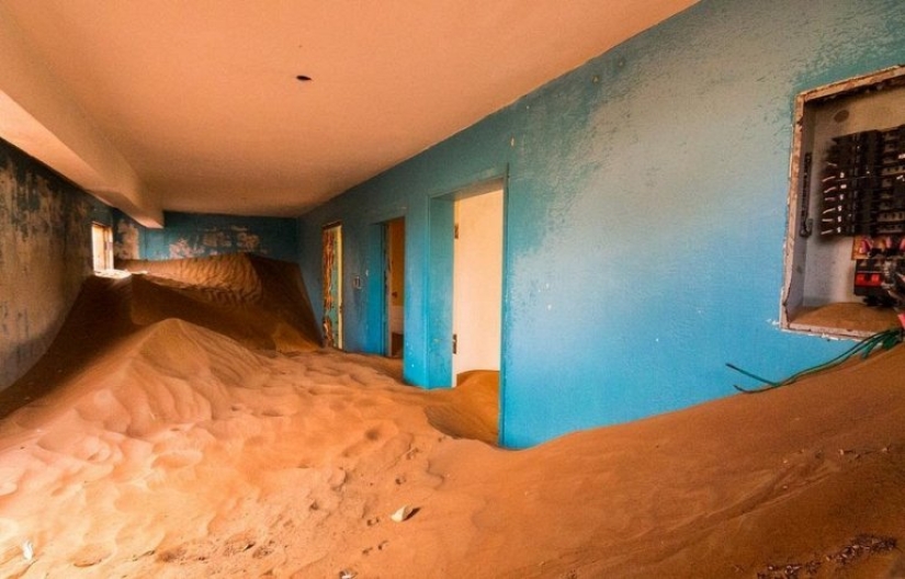 El pueblo fantasma abandonado de Al-Madam en las arenas de los Emiratos