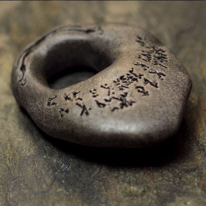 El secreto del "dios pollo": por qué las piedras con un agujero se valoran en todo el mundo El secreto del "dios pollo": por qué las piedras con un agujero se valoran en todo el mundo