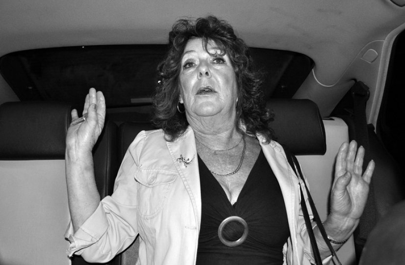 Él ve que el conductor del taxi?