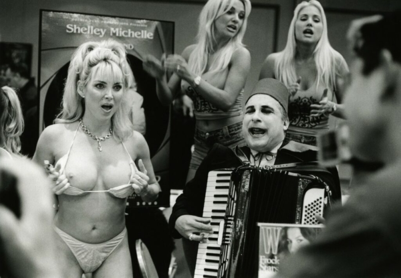 Elmo Tide: Las historias reales de un genio anónimo de la fotografía callejera Elmo Tide: Las historias reales de un genio anónimo de la fotografía callejera