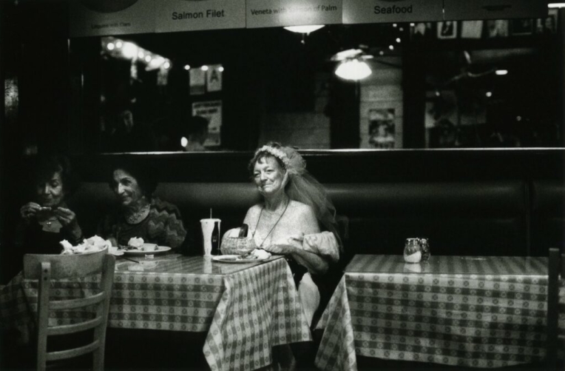 Elmo Tide: Las historias reales de un genio anónimo de la fotografía callejera Elmo Tide: Las historias reales de un genio anónimo de la fotografía callejera