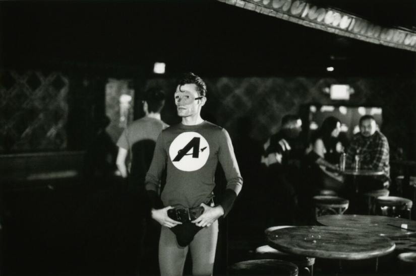 Elmo Tide: Las historias reales de un genio anónimo de la fotografía callejera Elmo Tide: Las historias reales de un genio anónimo de la fotografía callejera