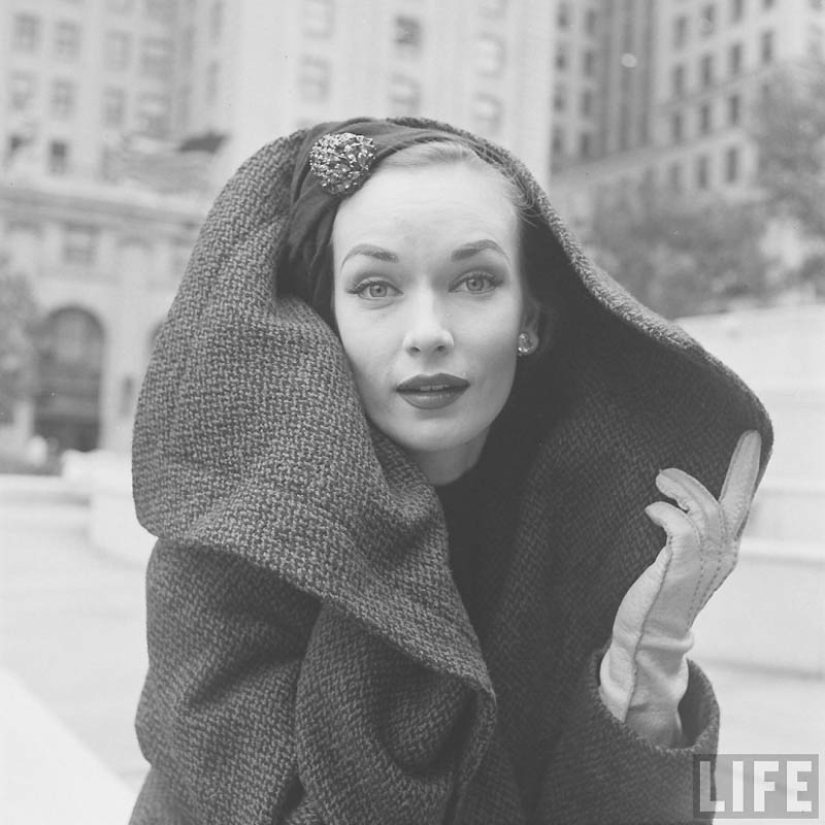 Elusive femininity by photographer Nina Lin