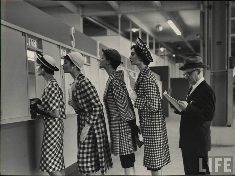 Elusive femininity by photographer Nina Lin