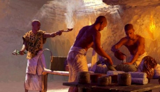 Embalsamamiento de familiares, elaboración de cerveza y otros motivos de ausentismo en el antiguo Egipto