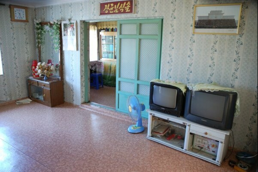 Emptiness, simplicity and poverty: 16 real photos of apartments of North Koreans Emptiness, simplicity and poverty: 16 real photos of apartments of North Koreans