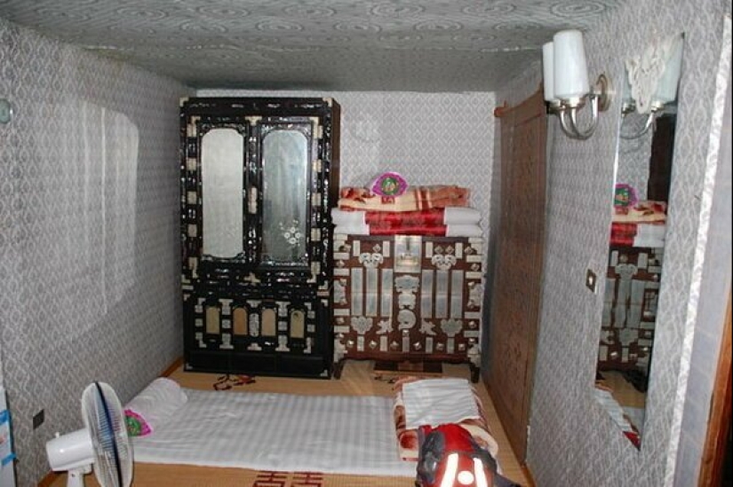 Emptiness, simplicity and poverty: 16 real photos of apartments of North Koreans Emptiness, simplicity and poverty: 16 real photos of apartments of North Koreans