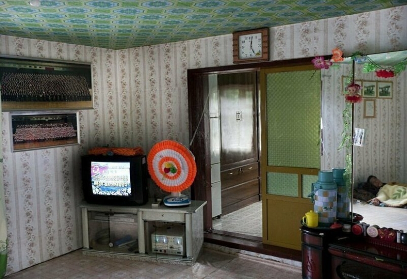 Emptiness, simplicity and poverty: 16 real photos of apartments of North Koreans Emptiness, simplicity and poverty: 16 real photos of apartments of North Koreans