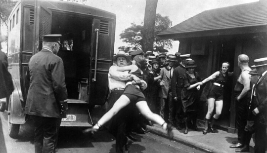 En el siglo 20 luchado con abrir trajes de baño