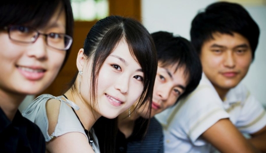 En horario de: ¿por qué los Chinos comen sólo en 12 días y dormir en el lugar de trabajo En horario de: ¿por qué los Chinos comen sólo en 12 días y dormir en el lugar de trabajo