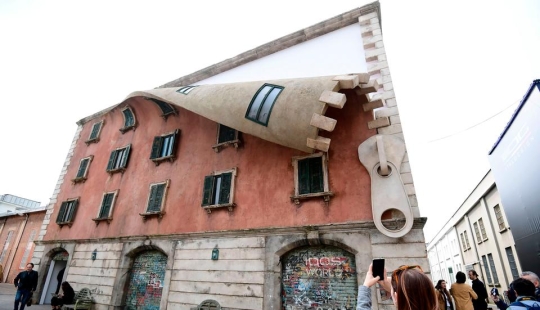 En las manos de este británico, las casas se derriten, vuelan y se deslizan a los pies de los transeúntes