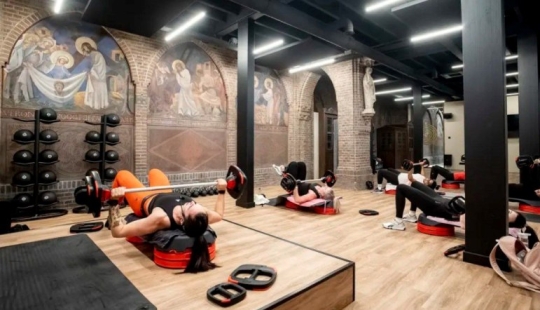 En lugar de un sermón, un entrenamiento: cómo una antigua iglesia en los Países Bajos se convirtió en un gimnasio En lugar de un sermón, un entrenamiento: cómo una antigua iglesia en los Países Bajos se convirtió en un gimnasio