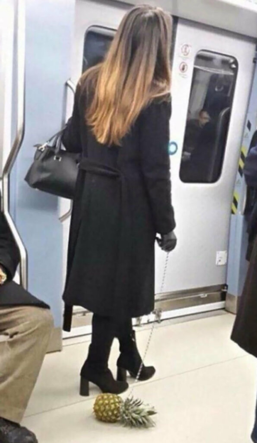Encuentros inusuales en el metro: amantes de la moda, excéntricos y gente simplemente interesante. Encuentros inusuales en el metro: amantes de la moda, excéntricos y gente simplemente interesante.