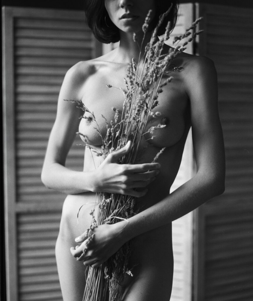 Erotic female portraits by Federico Ravasio