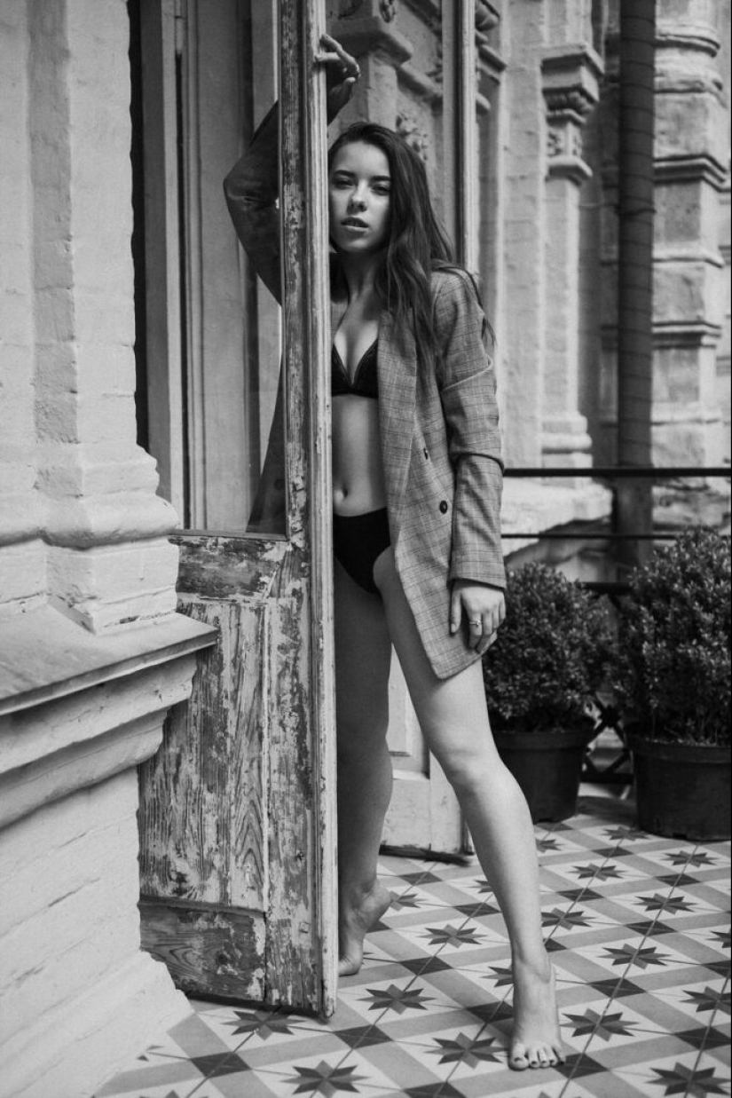 Erotic female portraits by Federico Ravasio