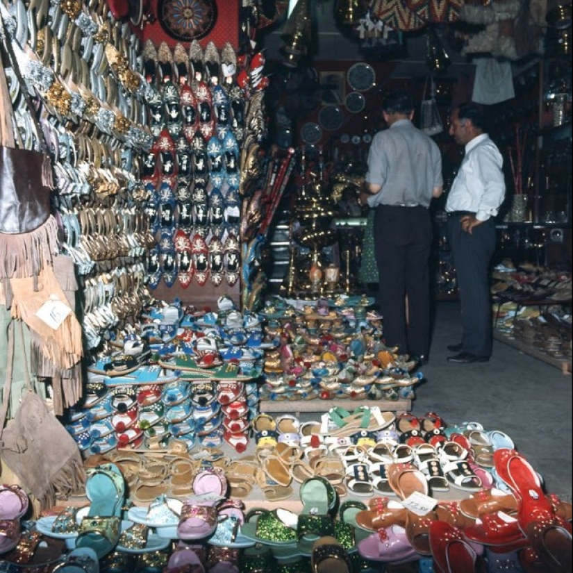 Estambul-la ciudad de los contrastes: 30 imágenes a color de la vida callejera en los años 70