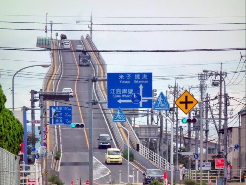 Esto no es una montaña rusa, pero loco puente en Japón Esto no es una montaña rusa, pero loco puente en Japón