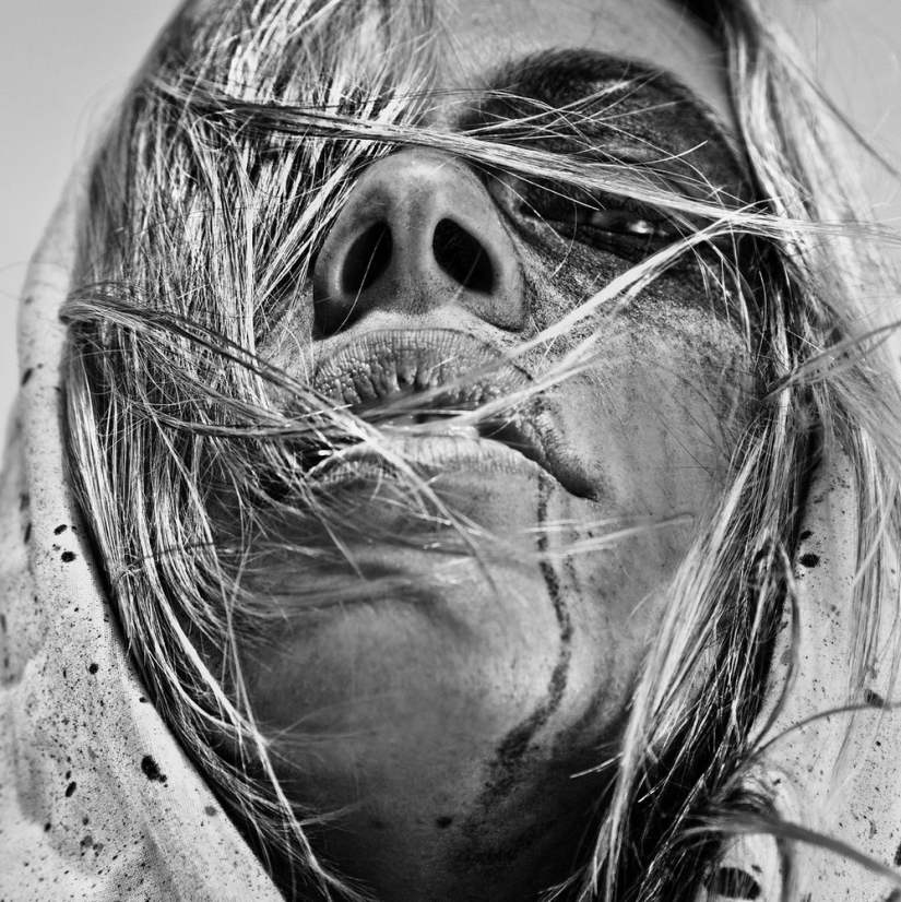 "Estoy fascinado por el misterio escondido en las caras": retratos expresivos de Billy Plummer