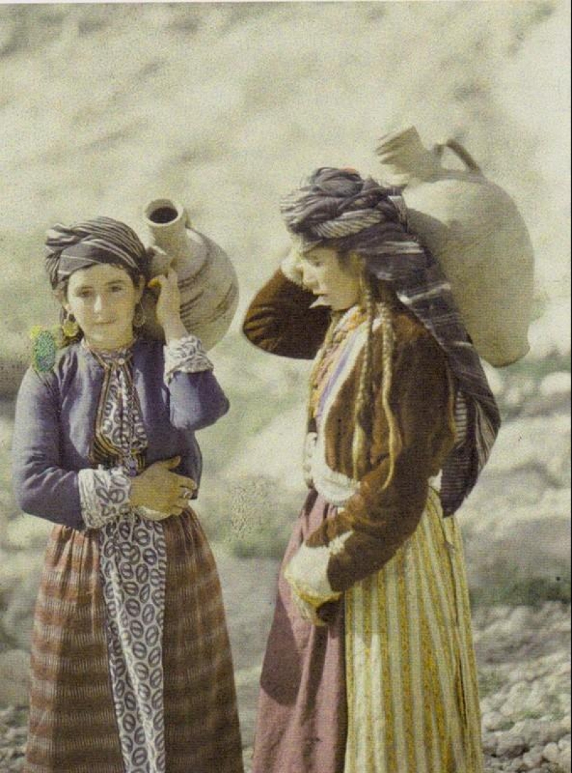 "Ethnoexotica" from around the world on autochrome (1907-1931)