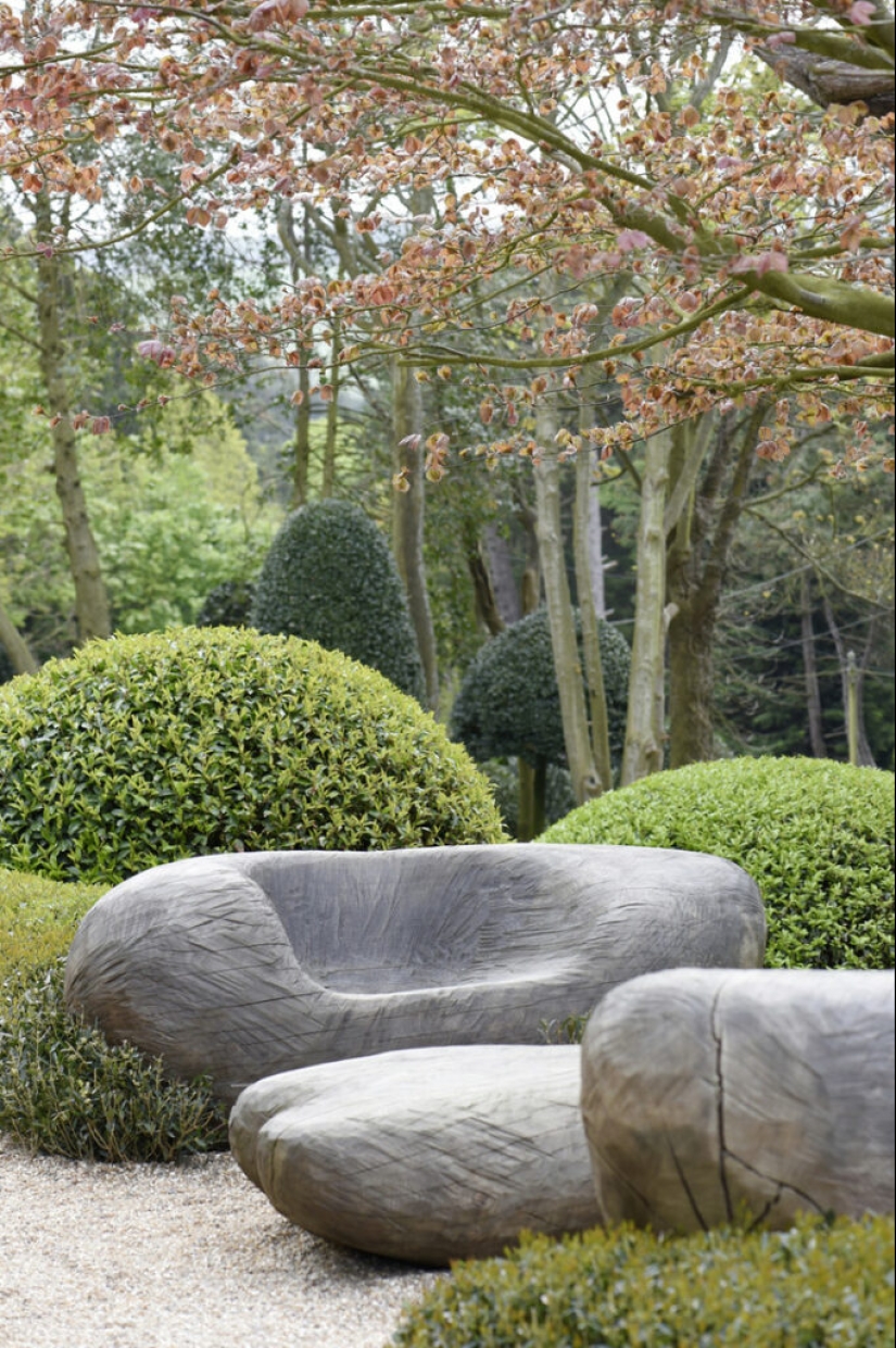 Etretat Gardens is an amazing and crazy place, imbued with the spirit of creativity Etretat Gardens is an amazing and crazy place, imbued with the spirit of creativity