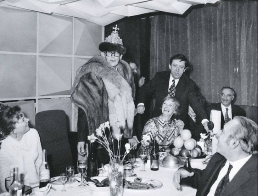 "Exijo la continuación del banquete": fotos raras de celebridades soviéticas durante las fiestas