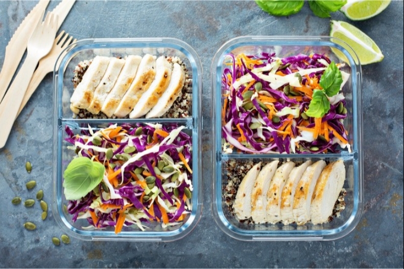 Experts say that by cutting the daily diet by only 250 calories, you can live longer