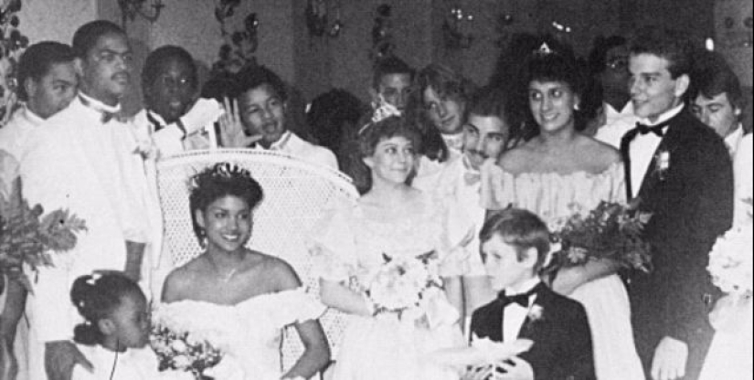 Extraño y divertido a las fotos de las estrellas de graduación de la escuela secundaria