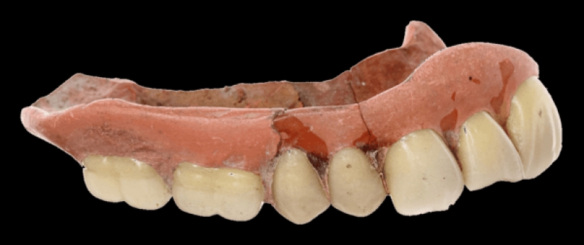 False teeth, Soviet badges and firearms: the 700 finds from the bottom of the canals in Amsterdam