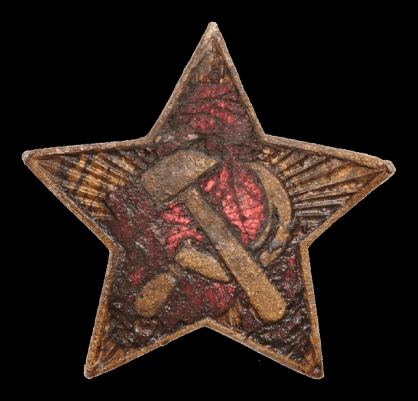 False teeth, Soviet badges and firearms: the 700 finds from the bottom of the canals in Amsterdam