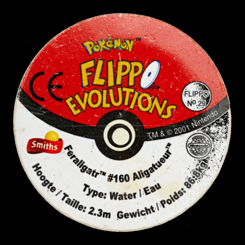 False teeth, Soviet badges and firearms: the 700 finds from the bottom of the canals in Amsterdam